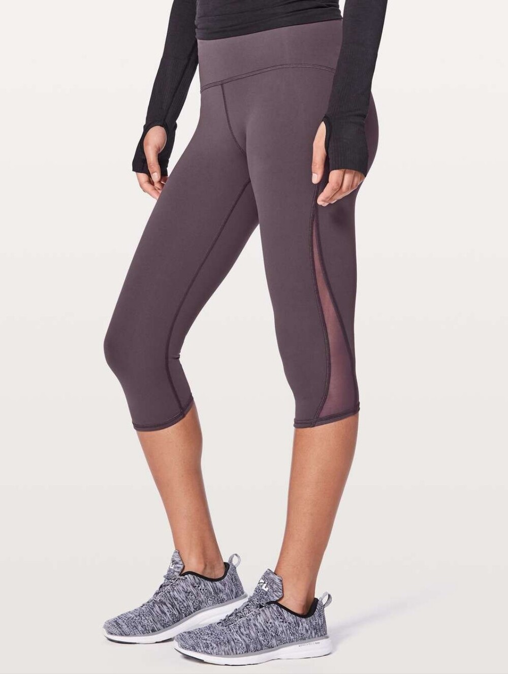 Lululemon 8 Train times crop capri 17" Black Currant Leggings